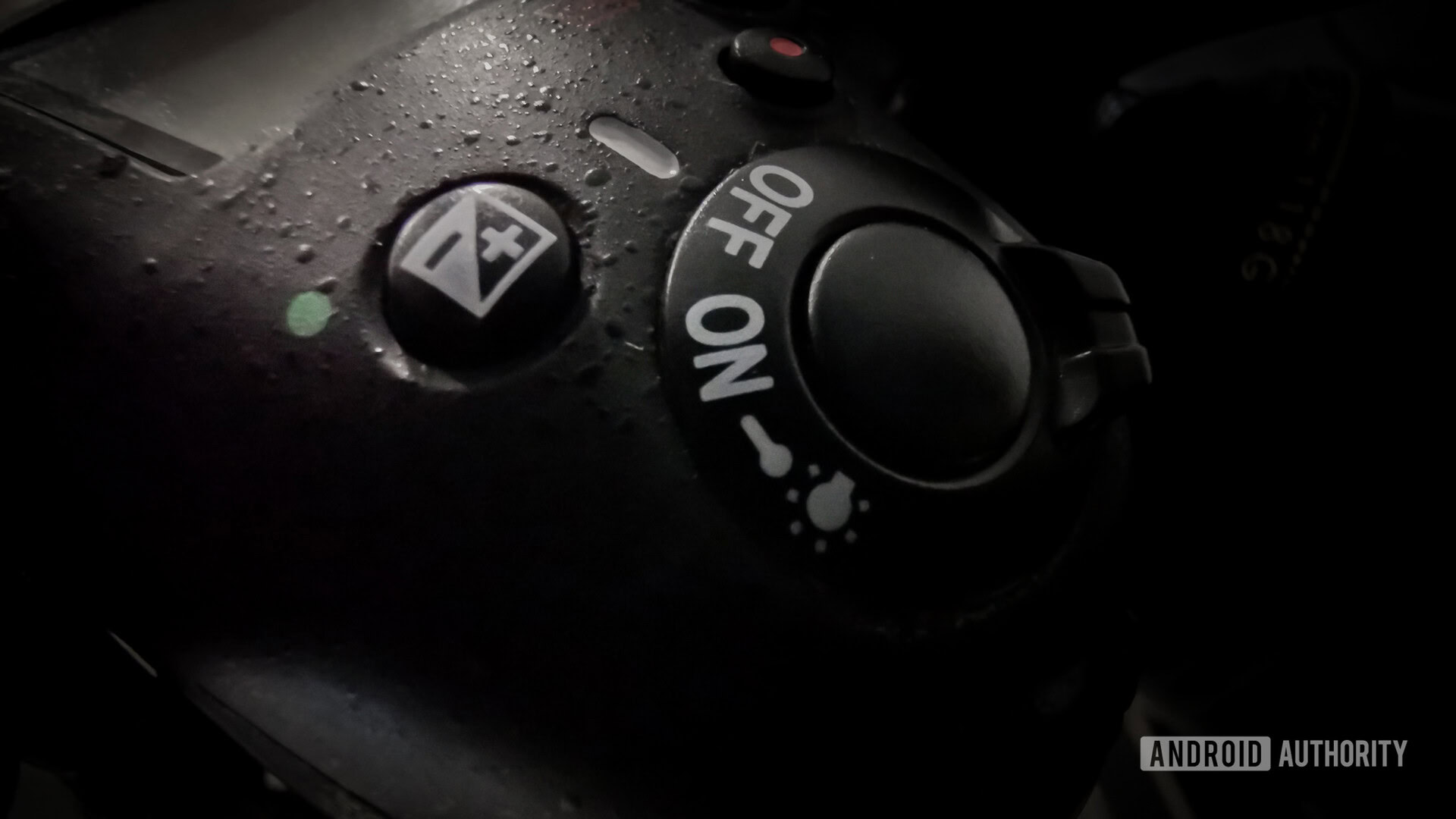 DSLR shutter button, power toggle, and EV button. DSLR shutter button, power toggle, and EV button.
